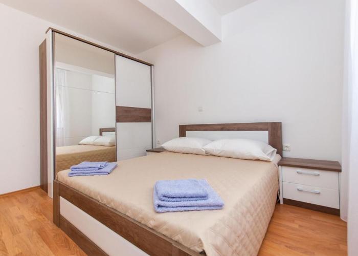 Apartman Mira- Omis
