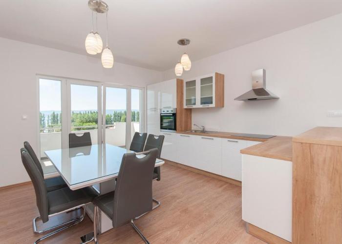 Apartman Mira- Omis