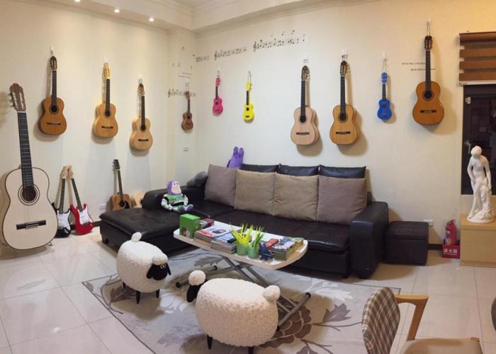 Guitar Charm B&B