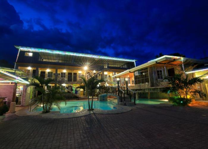 GingGing Hotel And Resort