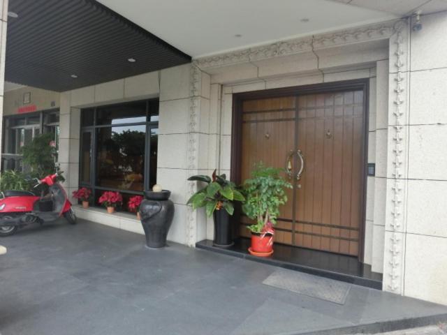 Happy Hotel
