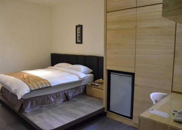 Happy Hotel