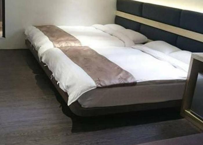 Happy Hotel