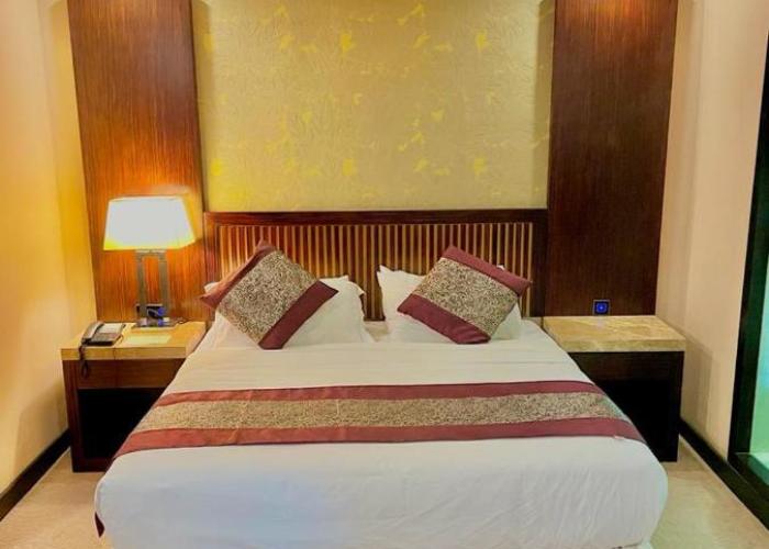 Royale Signature Hotel