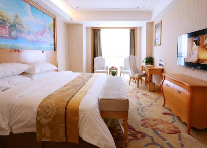 Vienna International Hotel Yantai Changjiang Road Xingyi Square Branch