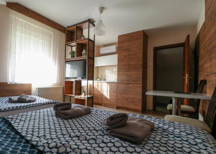 Studio Apartments Konak Maksimović