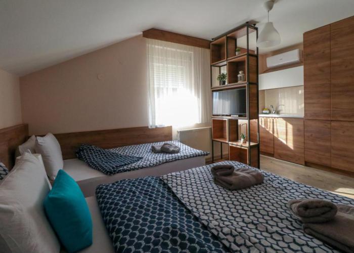 Studio Apartments Konak Maksimović