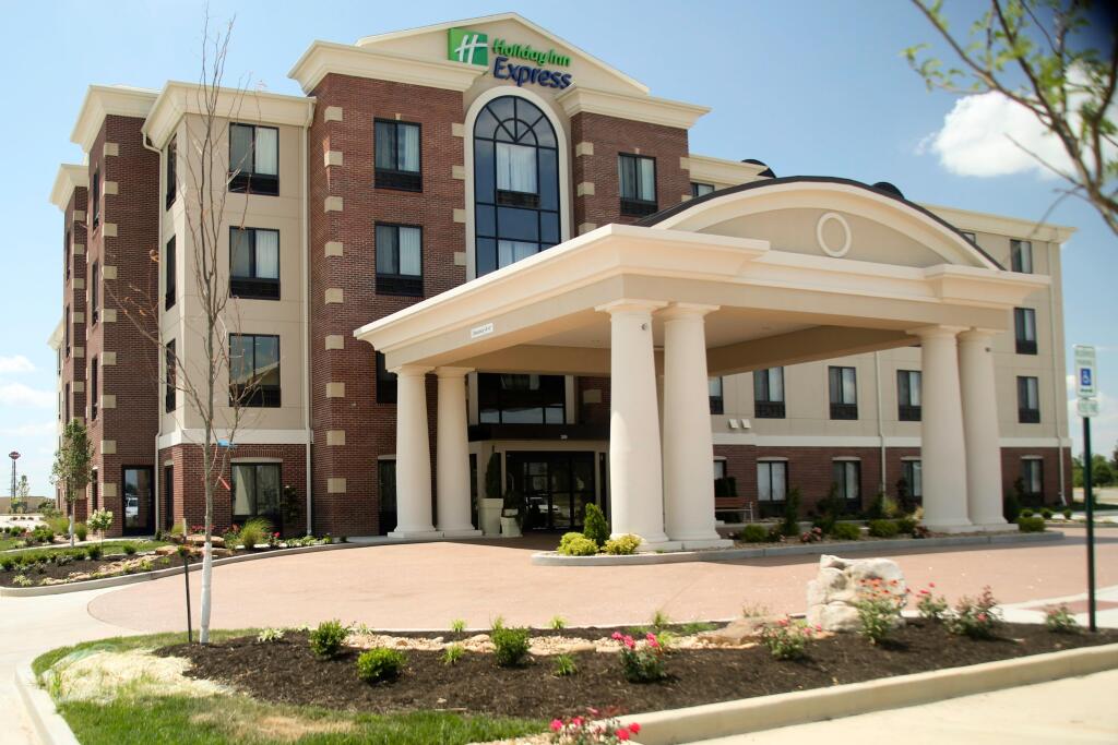 Holiday Inn Express Hotel & Suites Marion Northeast by IHG