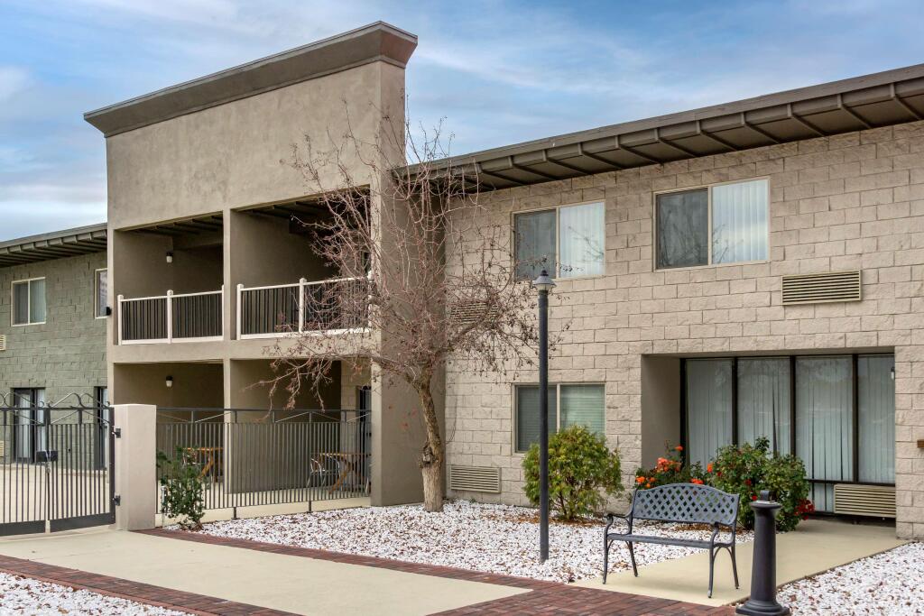 Best Western Plus Lake Front Hotel