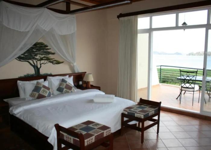 Ryan's Bay Hotel