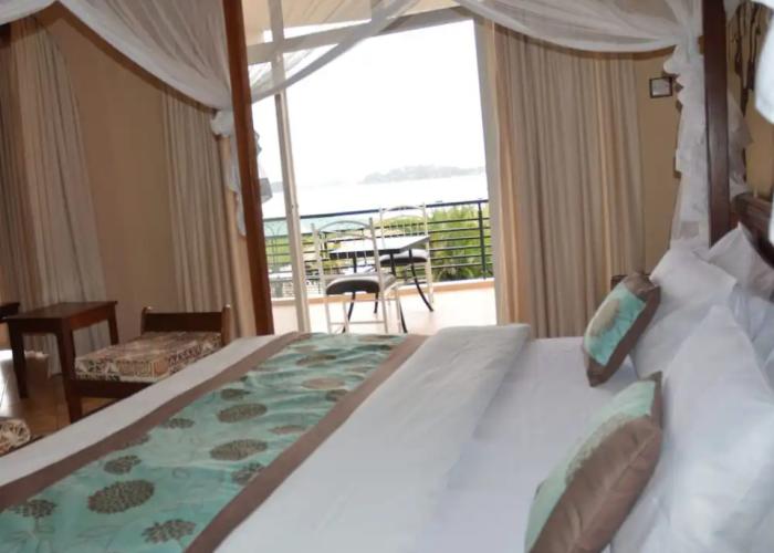 Ryan's Bay Hotel