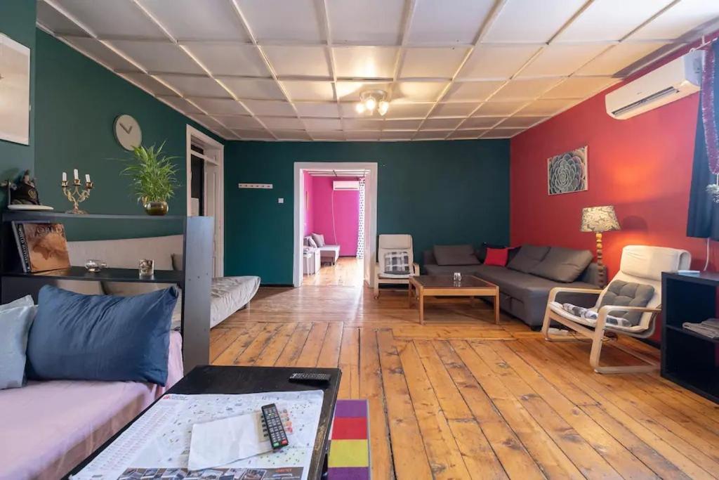 фото Cool Central Apartment