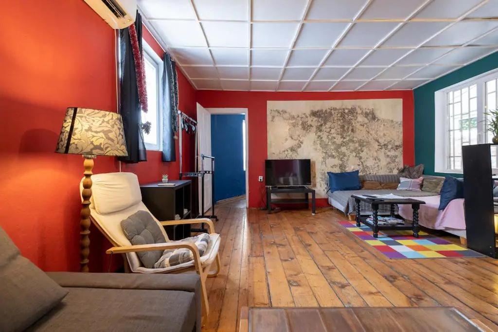 фото Cool Central Apartment