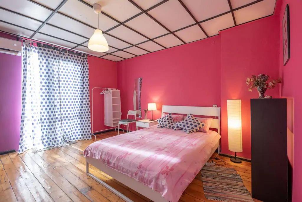 фото Cool Central Apartment