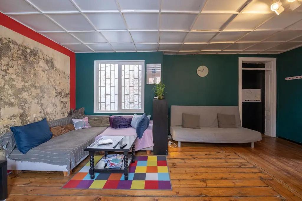 фото Cool Central Apartment