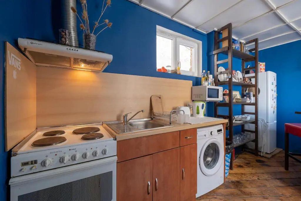 фото Cool Central Apartment