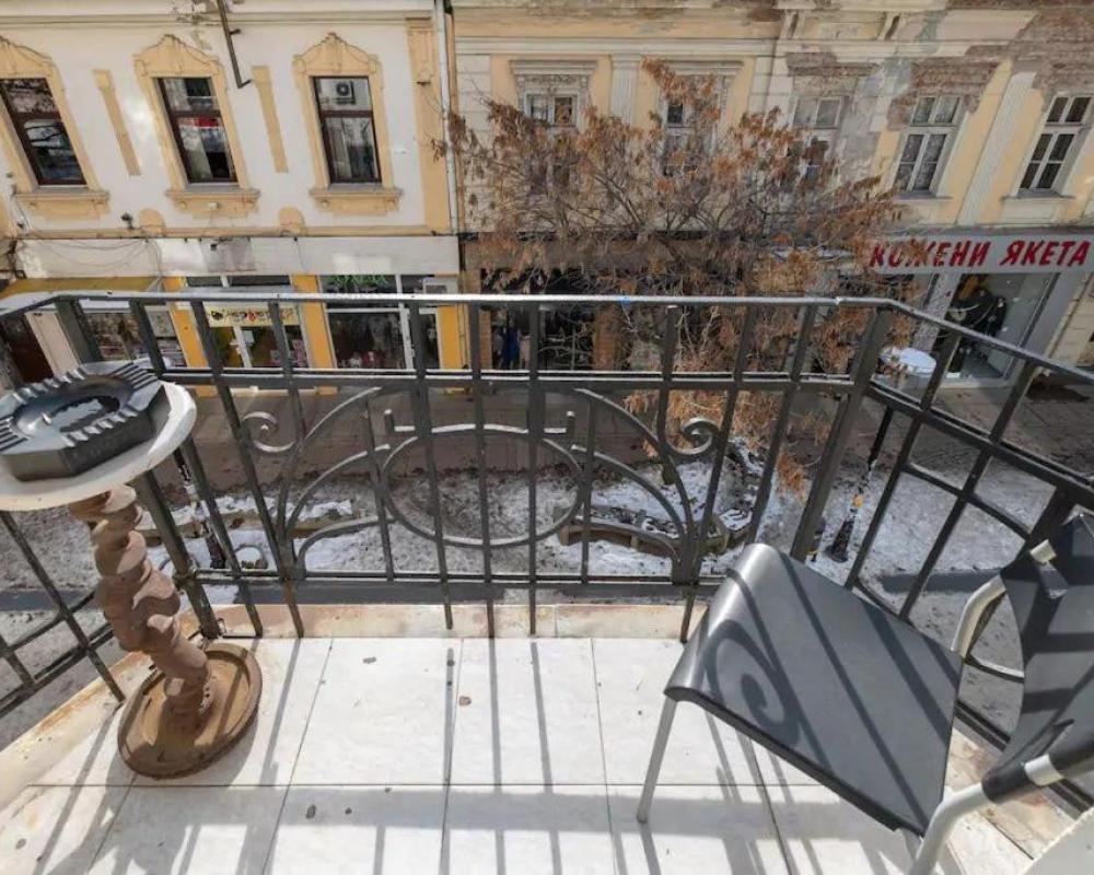 фото Cool Central Apartment