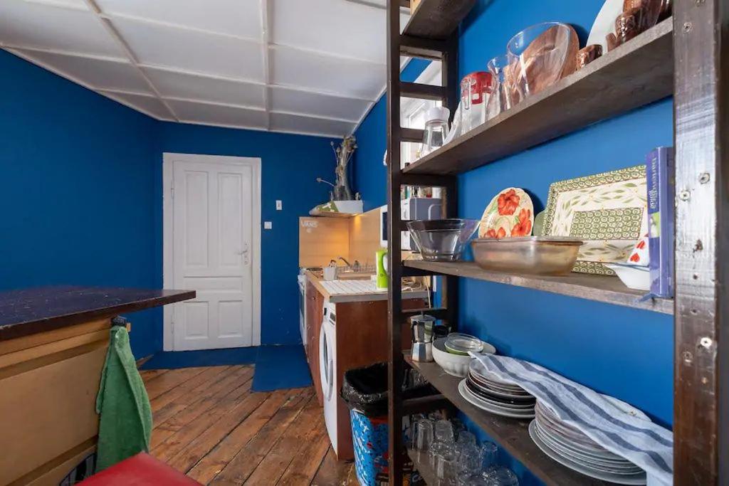 фото Cool Central Apartment