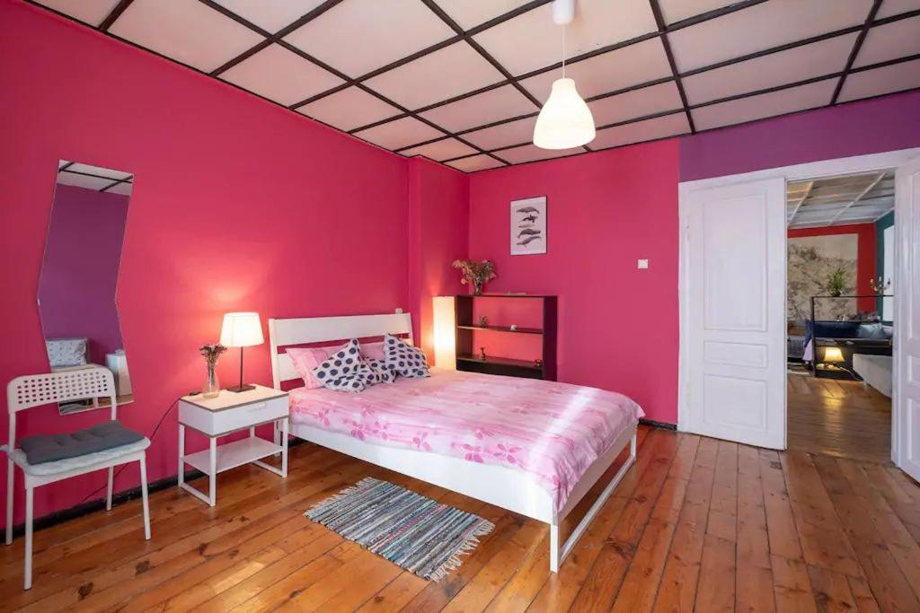 фото Cool Central Apartment