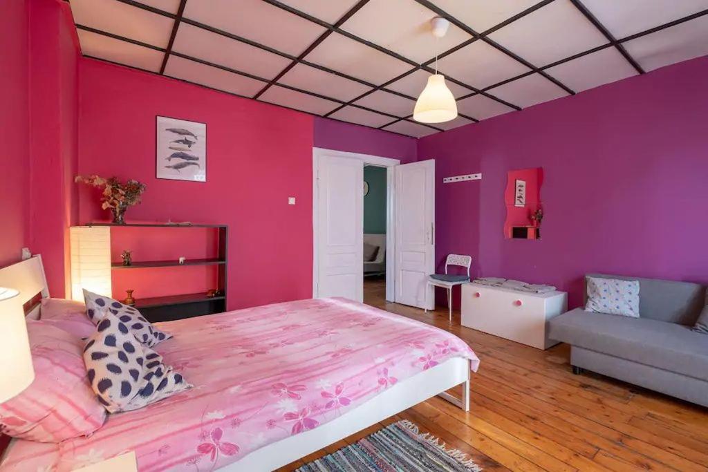 фото Cool Central Apartment