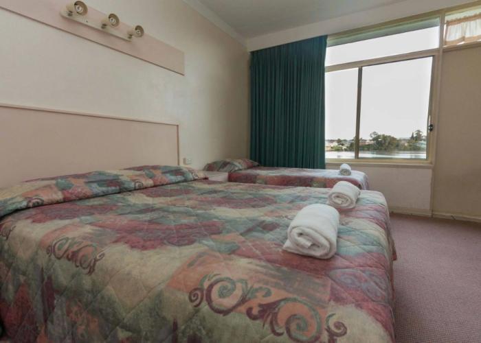 Moruya Waterfront Hotel Motel