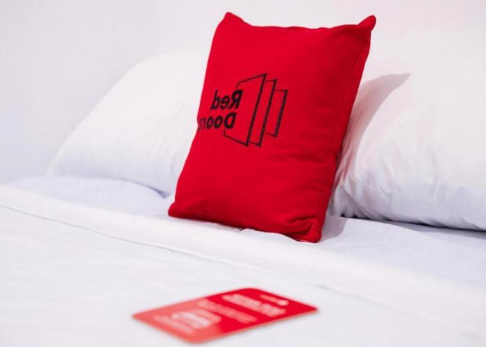RedDoorz near Jalan Kolonel Haji Burlian Palembang