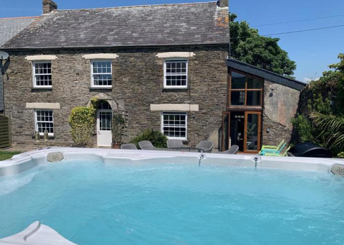 Polean Farm Cottages - With Free Animal Feeding and Pony Rides and Free Access to a Nearby Pool