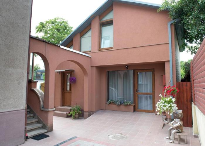 Petro delux apartments