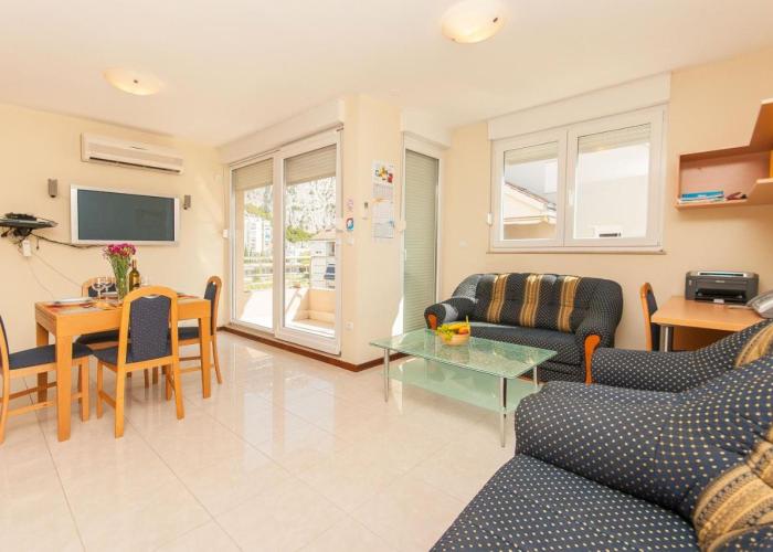 Modern new flat next to river Cetina