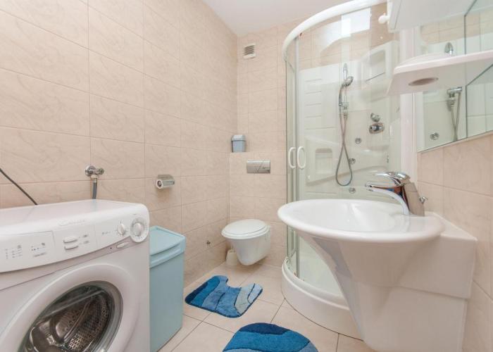 Modern new flat next to river Cetina
