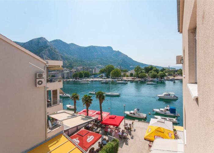 Modern new flat next to river Cetina