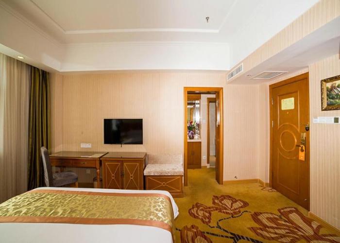 Vienna Hotel Shandong Yantao Golden Beach Taishan Road