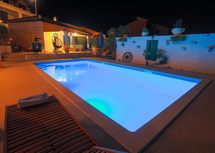 Villa Marela with Heated Swimming Pool
