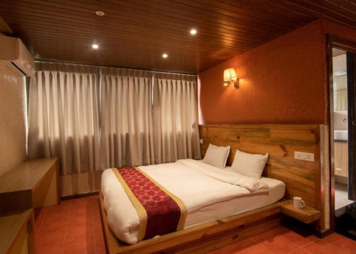 Everest Manla Resort