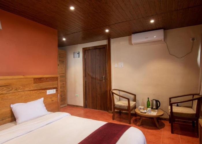 Everest Manla Resort