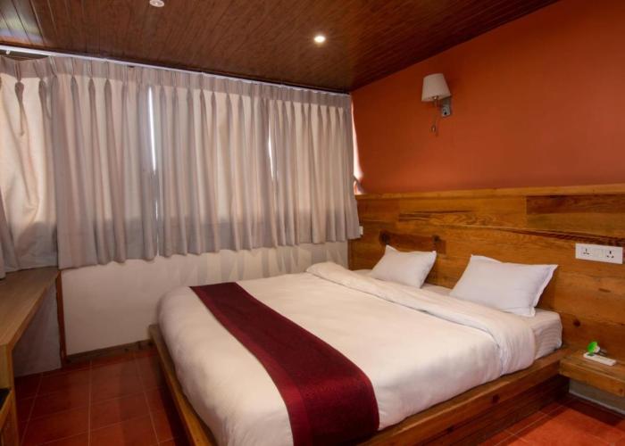 Everest Manla Resort