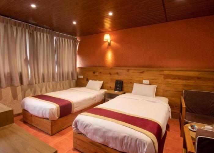 Everest Manla Resort