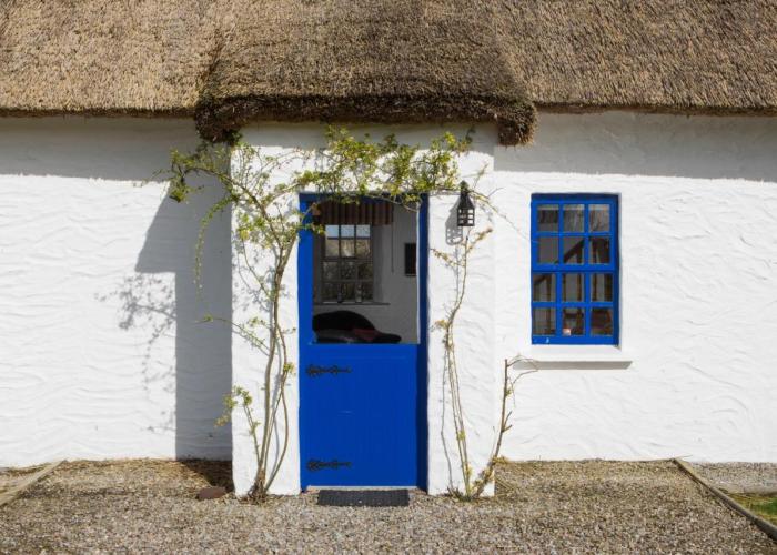 Dunguaire Thatched Cottages