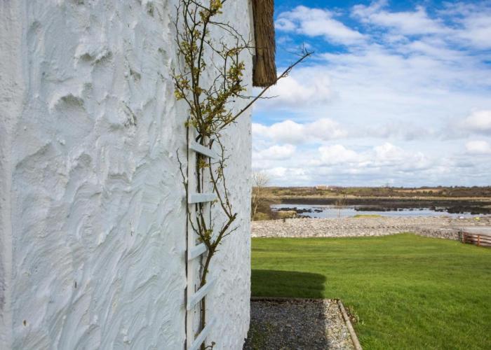 Dunguaire Thatched Cottages