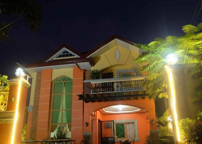 The Orange House - Vigan Villa