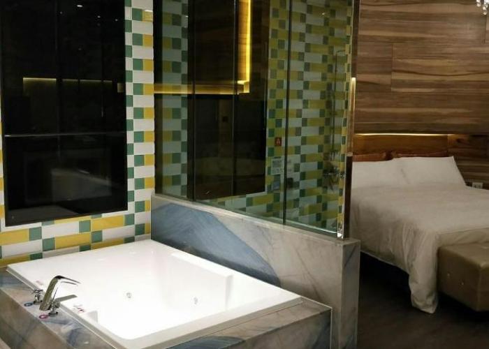 Chen He Spa Motel