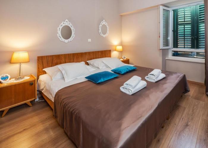 Apartment Queen Teuta in the heart of Split historical heritage