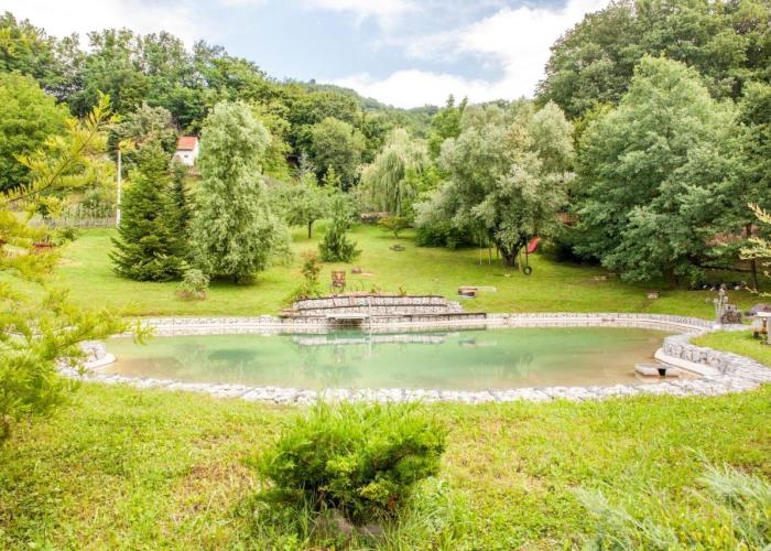 Country house with a pool in Medvednica Nature Park