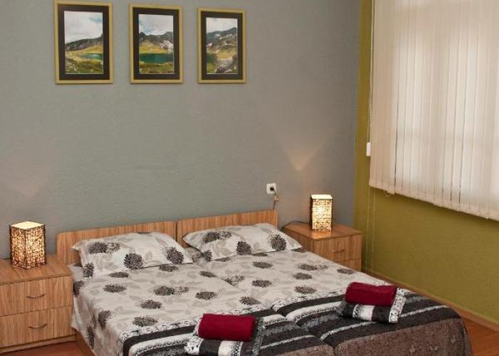 Hostel Mostel Hub Rooms and Apartments
