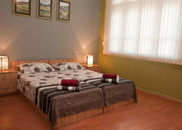 Hostel Mostel Hub Rooms and Apartments