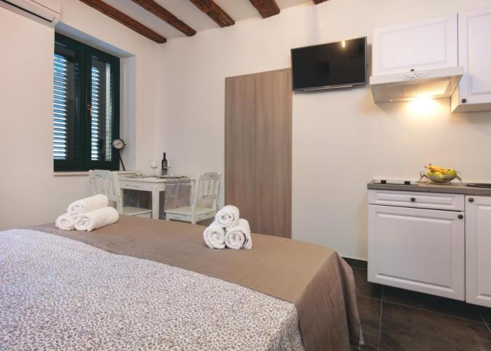 Studio Apartments Insula