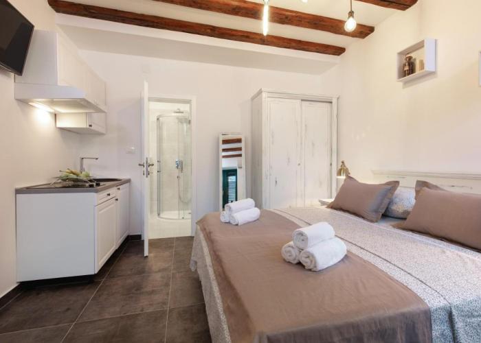 Studio Apartments Insula