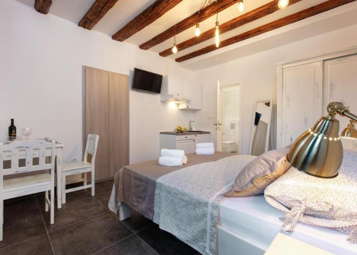 Studio Apartments Insula