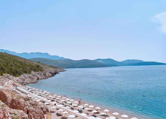 Lustica Bay