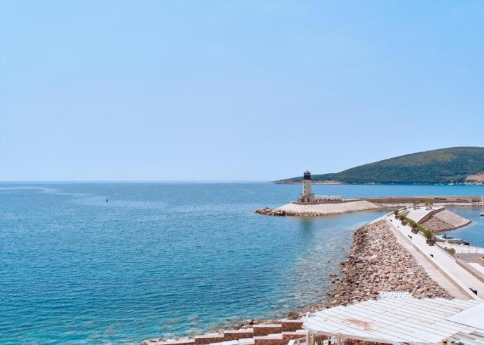 Lustica Bay